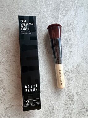 Bobbi Brown Full Coverage Face Brush - Natural Handle, Brown Bristles